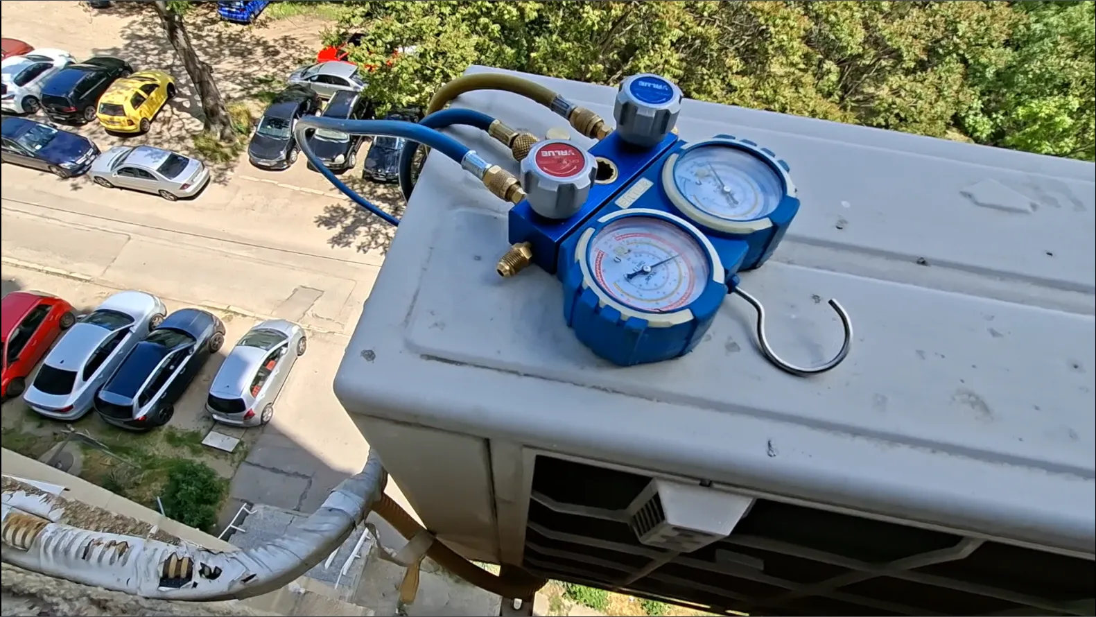 диагностика на климатик чрез измерване на налягане – проверка за проблем с компресор