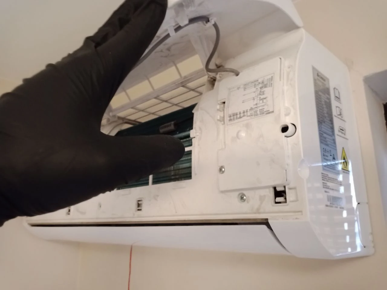 почистване на климатик филтри реална снимка профилактика